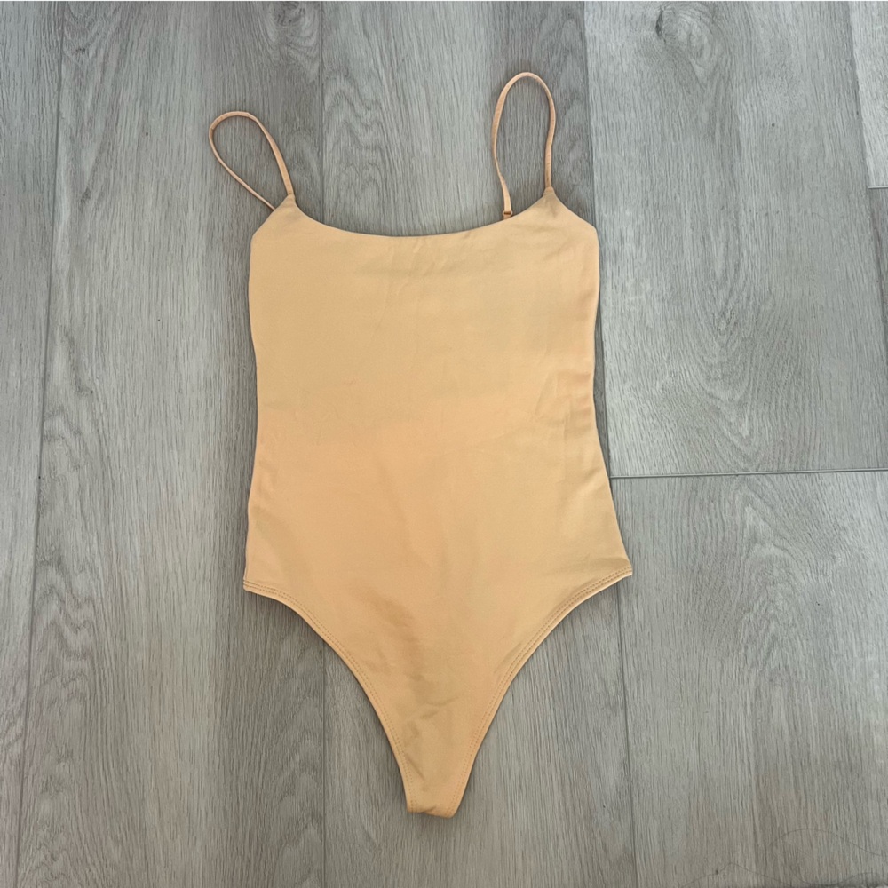 Aritzia Babaton Melon Orange Contour Bodysuit